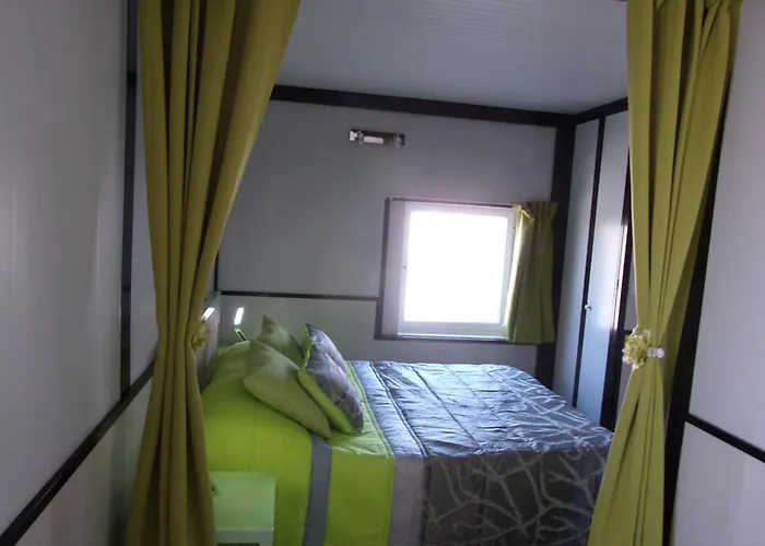 Guest house Casa Velha 3*